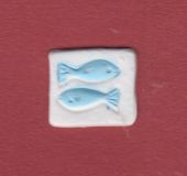 Viereck: Fische wei-hellblau  2x2,2 cm