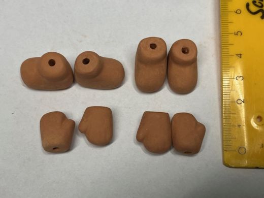 2 Paar F��e u 2 Paar H�nde aus Terracotta (max. 5 Sets verf�gbar)